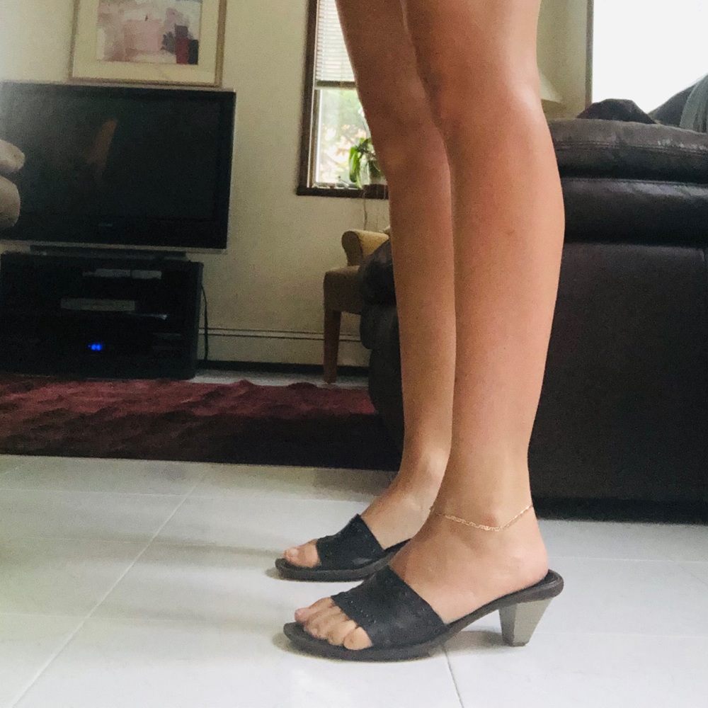 DKNY SANDALS